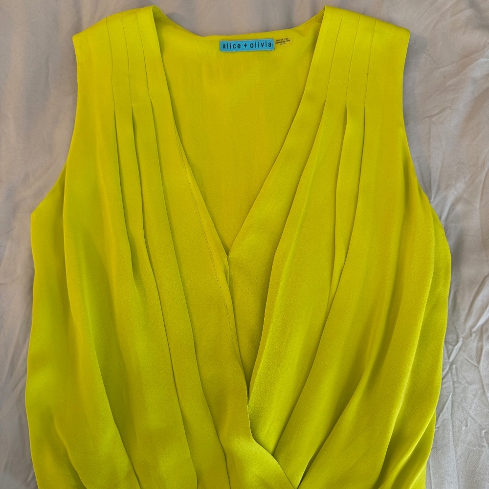 NWT - Alice + Olivia lime top